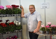 Gerard Voois van Kwekerij de Rijke was uiteraard aanwezig en presenteerde een breed assortiment aan Cyclamen.